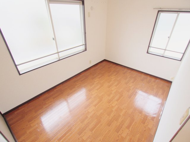 ドミール東青崎の洋室