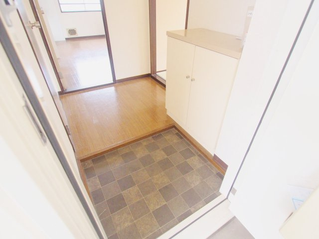 ドミール東青崎の玄関