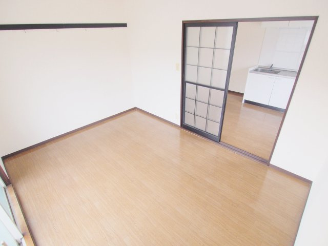 ドミール東青崎の洋室