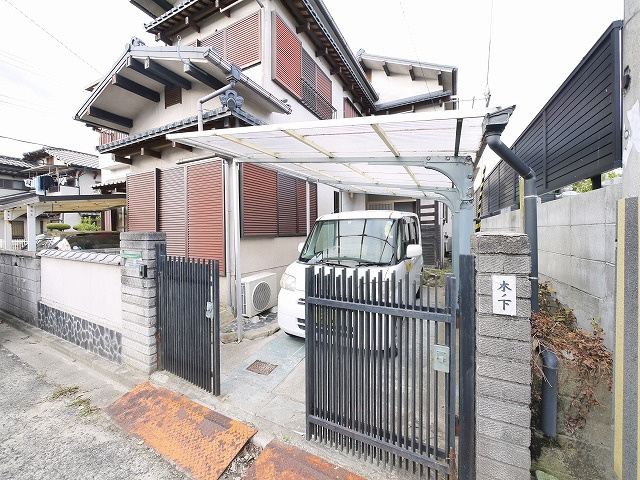 九条町住宅の駐車場|駐車場完備です