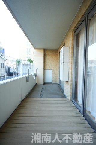 グランシティ湘南江ノ島のバルコニー|バルコニーからの眺めを楽しみながら食事をしませんか