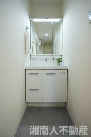 グランシティ湘南江ノ島の独立洗面台|独立洗面台あり、毎朝おしゃれに忙しい女性の方におすすめです