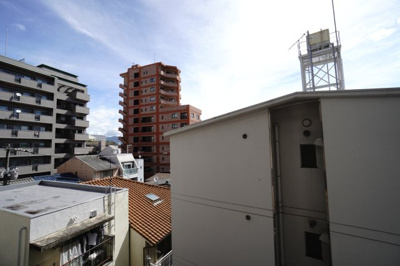 【展望】 | 【上質リノベ】エイルヴィラ宇品神田ツインタワー | 【四季を感じる】
四季の移ろい・爽やかな青空や風を感じられ
自然を愉しめるパノラマビュー。
毎日の暮らしに余裕を感じさせてくれる、
遮る物の無い開放的な眺望を是非、ご堪能ください。