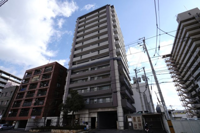 【外観】 | 【上質リノベ】エイルヴィラ宇品神田ツインタワー | 【耐震性】
耐震性の高さを判断するポイントは、
建築確認申請日が1981年6月1日以降の
新耐震基準に適合しているかどうか。
震度６程度の大地震でも
建物が崩壊しないレベルが基準になりました。