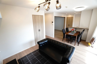 【居間・リビング】 | 【上質リノベ】エイルヴィラ宇品神田ツインタワー | 室内（2025年9月5日9：00頃）撮影