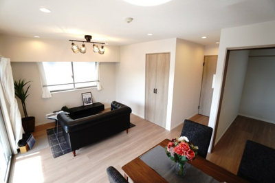 【居間・リビング】 | 【上質リノベ】エイルヴィラ宇品神田ツインタワー