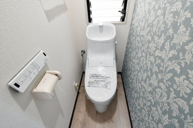 レジデンスドールのトイレ|トイレに窓あり