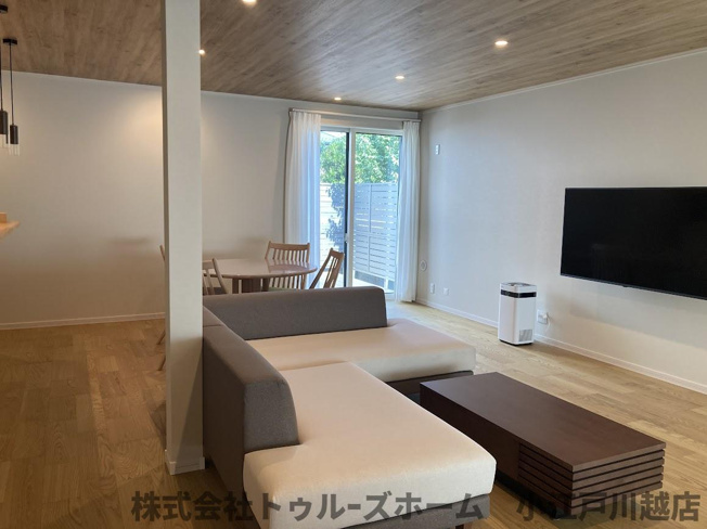 【居間・リビング】 | 川越市かすみ野三丁目　中古戸建