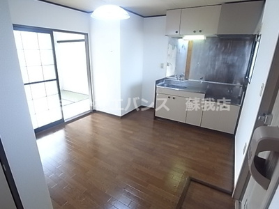 【居間・リビング】 | タウニー浜野 | こちらの居間で趣味の時間をお楽しみください