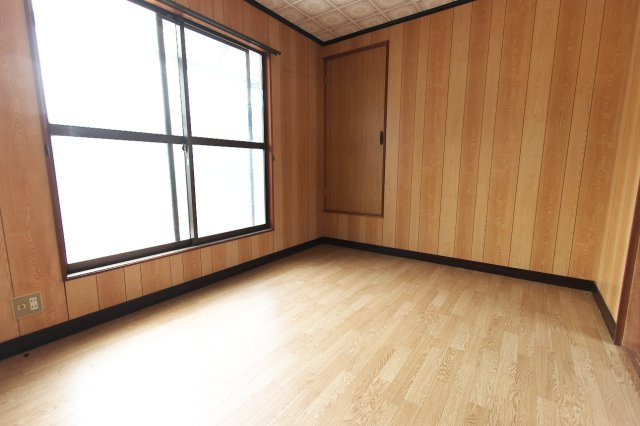 神垣アパート（古新開）の洋室