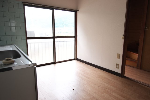 神垣アパート（古新開）の居間・リビング