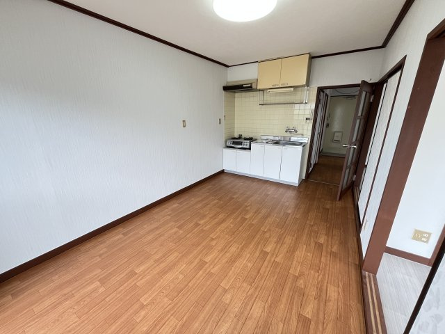 富谷マンションの居間・リビング