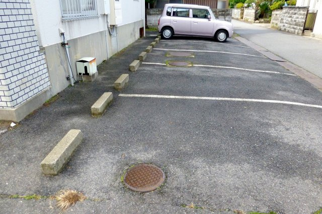 富谷マンションの駐車場