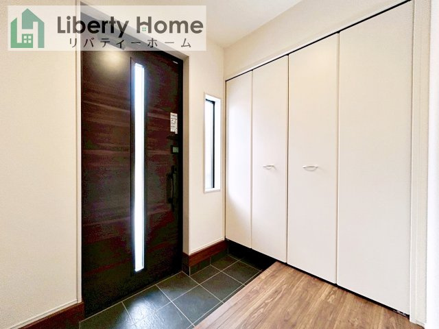 第1笠間市笠間　新築戸建　1号棟の玄関