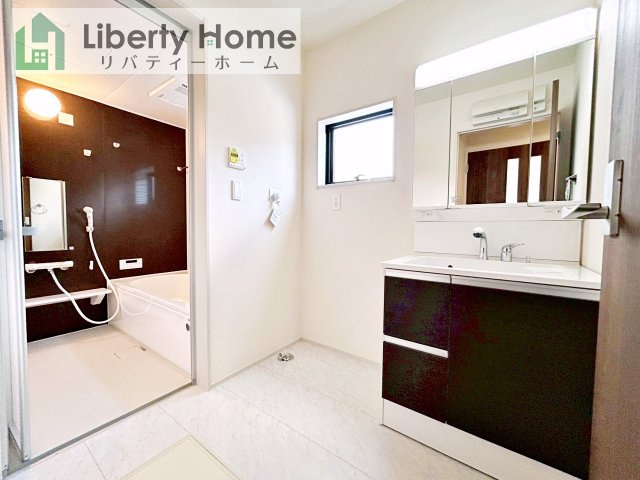 第1笠間市笠間　新築戸建　1号棟の独立洗面台