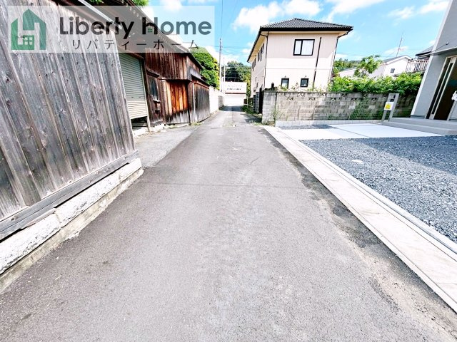 第1笠間市笠間　新築戸建　2号棟の前面道路含む現地写真