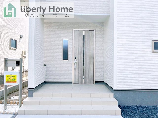 第1笠間市笠間　新築戸建　2号棟のエントランス