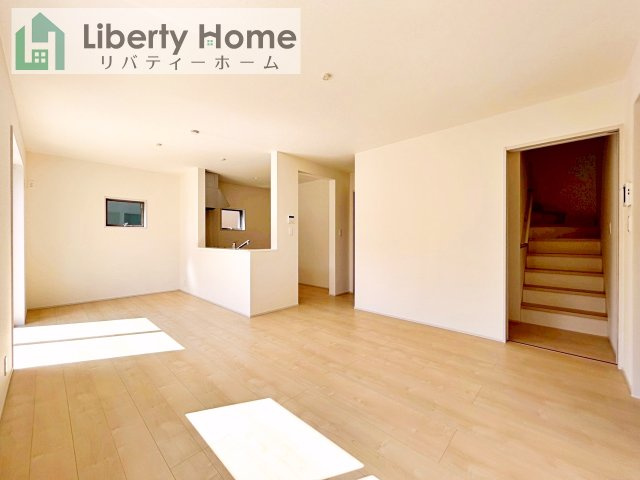 第1笠間市笠間　新築戸建　2号棟の居間・リビング