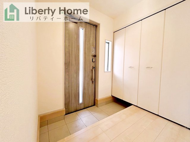 第1笠間市笠間　新築戸建　2号棟の玄関