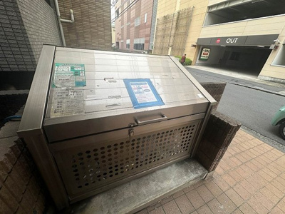 【その他共用部分】 | ラフィーネたまプラーザ | 敷地内ごみ置き場でごみ出しもらくらく～♪忙しい社会人さんや学生さんにもうってつけ！
