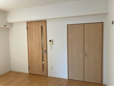 【寝室】 | ラフィーネたまプラーザ | 南東向き洋室9.3帖☆クローゼットがあります♪お洋服の多い方もお部屋が片付いて快適に過ごせますね♪