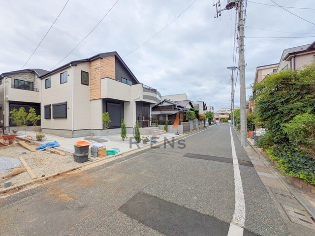 【前面道路含む現地写真】 | 練馬区早宮４丁目　新築戸建て　２号棟 | 見通しもよく、落ち着いた住宅街でゆったり過ごせます