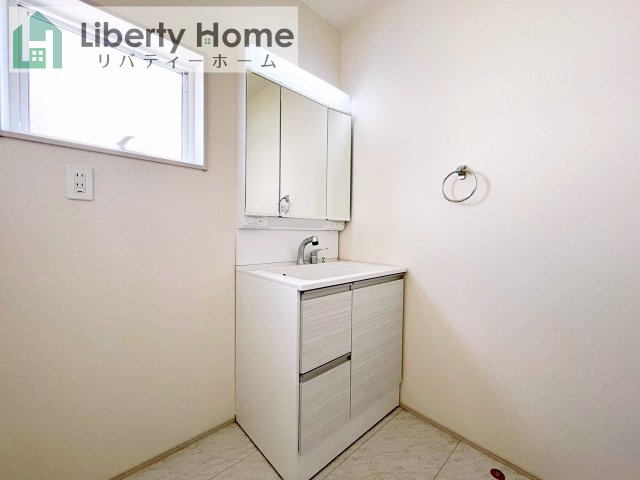 第1笠間市笠間　新築戸建　5号棟の独立洗面台