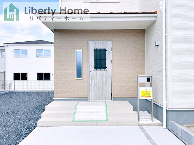 第1笠間市笠間　新築戸建　5号棟のエントランス