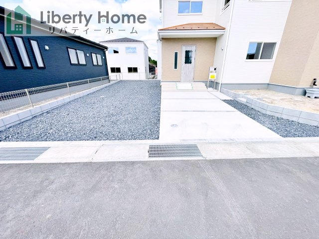 第1笠間市笠間　新築戸建　5号棟の駐車場