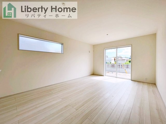 第1笠間市笠間　新築戸建　5号棟の居間・リビング