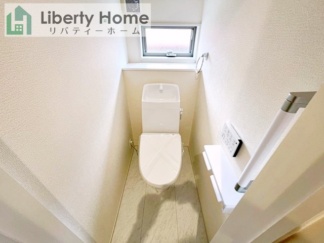 第1笠間市笠間　新築戸建　6号棟のトイレ