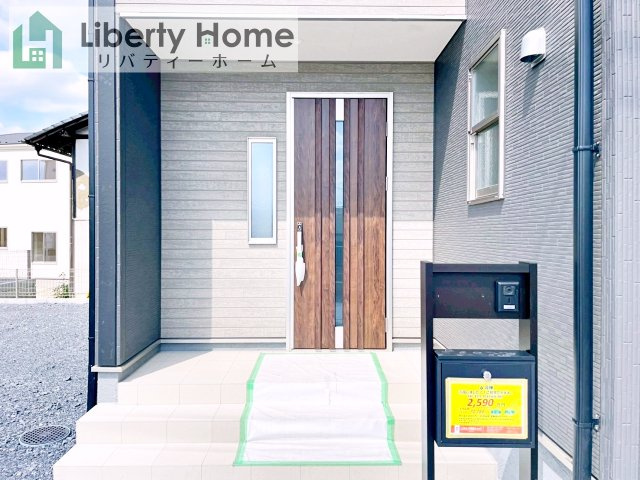 第1笠間市笠間　新築戸建　6号棟のエントランス