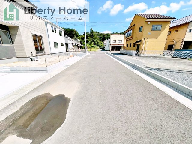 第1笠間市笠間　新築戸建　6号棟の前面道路含む現地写真