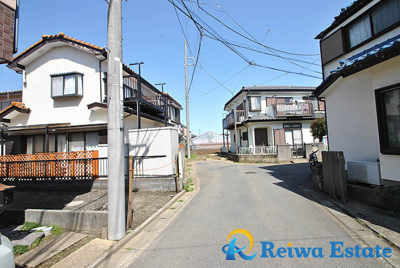 売地　茅ヶ崎市萩園の前面道路含む現地写真