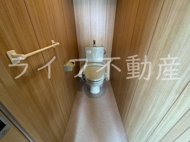イーストレジデンス永和のトイレ|落ち着いた色調のトイレです