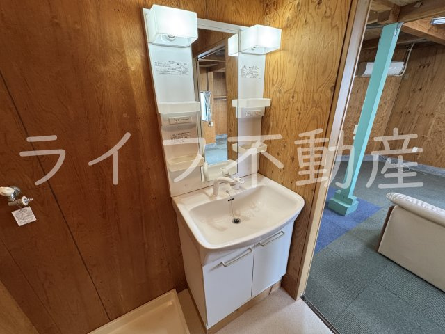 イーストレジデンス永和の独立洗面台|独立洗面台、朝の身支度には欠かせません