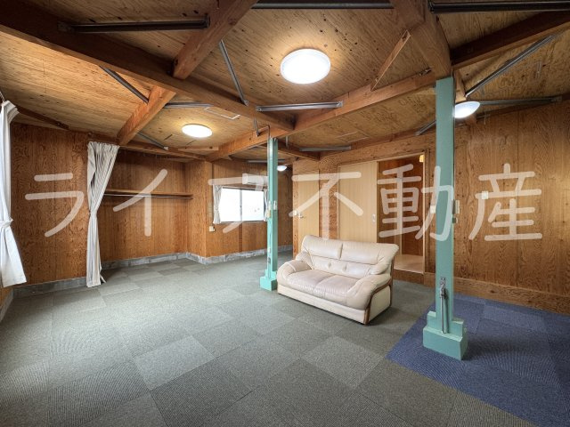 イーストレジデンス永和の居間・リビング|こちらの居間で趣味の時間をお楽しみください