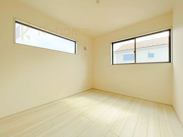 第1笠間市笠間　新築戸建て　3号棟の洋室|2面窓の風通しの良い洋室です♪差し込む暖かな陽当たりで、室内がくつろげる空間に早変わりです♪