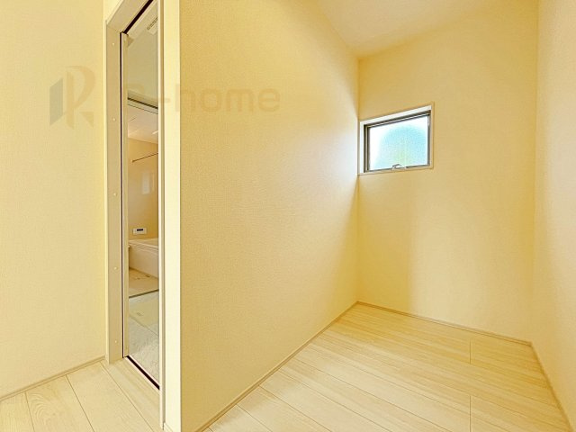 第1笠間市笠間　新築戸建て　3号棟の収納|キッチンにはパントリーを設置！キッチン回りの整理整頓の悩みも解決♪