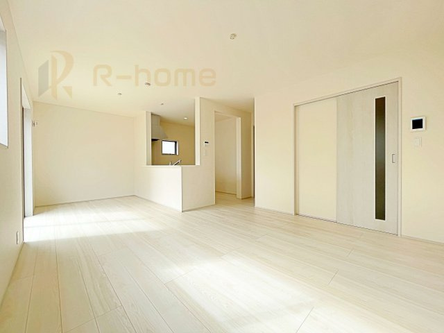 第1笠間市笠間　新築戸建て　3号棟の居間・リビング|広くて明るいＬＤＫ♪ ゆったりくつろげるリビングスペースで、ご家族皆様の笑顔が溢れます。