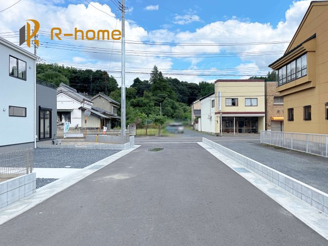 第1笠間市笠間　新築戸建て　4号棟の前面道路含む現地写真|堂々！建物完成♪実際のお部屋をご見学可能です♪
ご見学が一番の資料！お気軽にお問い合わせ下さい♪
