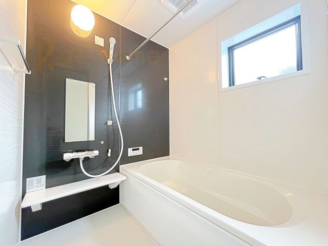 第1笠間市笠間　新築戸建て　4号棟の浴室|１坪タイプの大きなお風呂で、小さなお子様とご一緒に入浴いただける広さです！
