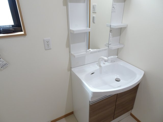 ゆずり葉墨俣貸家の独立洗面台