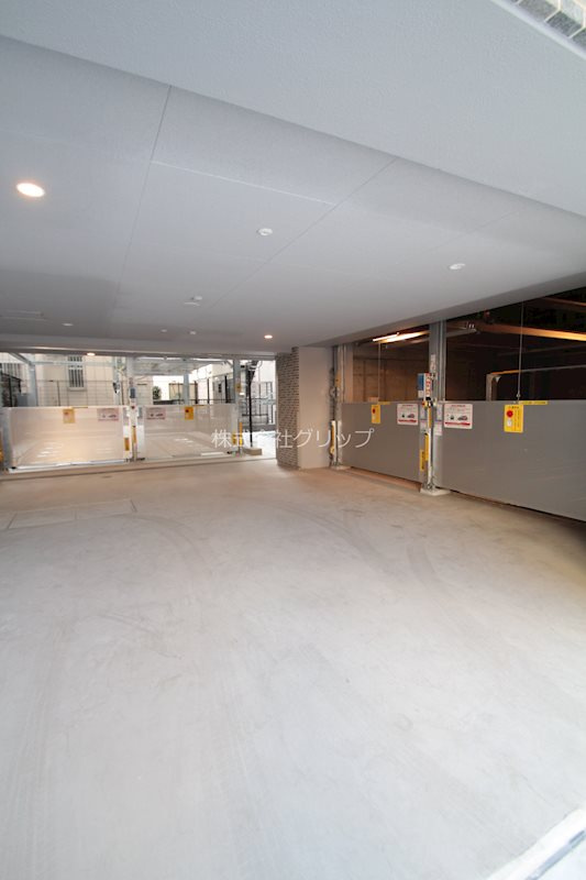 オルタナ横濱阪東橋の駐車場