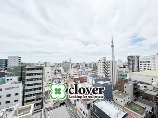 【展望】 | 眼前に広がる空の雄大さと、このお部屋の自慢の一つである「眺望」をご覧ください。毎日、この景色を独り占めできる新生活に夢が広がります。～即日のご見学可能～　お問合せはお気軽にどうぞ。