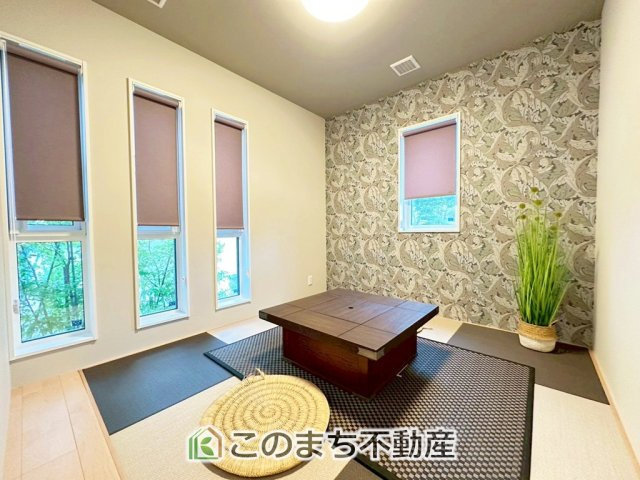 宇都宮市鶴田町　NordicStyleモデルハウスの洋室|柔らかい陽光が差し込む明るいお部屋を演出する設計。彩光の取れる窓が気持ちの良いお部屋を創り上げます。