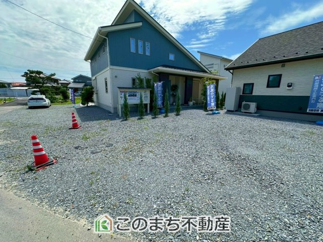 宇都宮市鶴田町　NordicStyleモデルハウスの駐車場|お車駐車スペースも広々♪