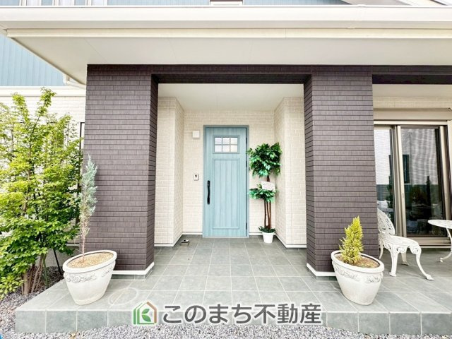 宇都宮市鶴田町　NordicStyleモデルハウスの玄関|玄関周りは家の顔！スタイリッシュな玄関が特徴です！
