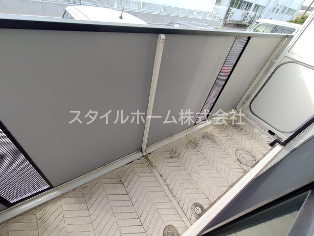 メゾン・ド・ラヴィ菰口Ⅱのバルコニー|別部屋写真です。