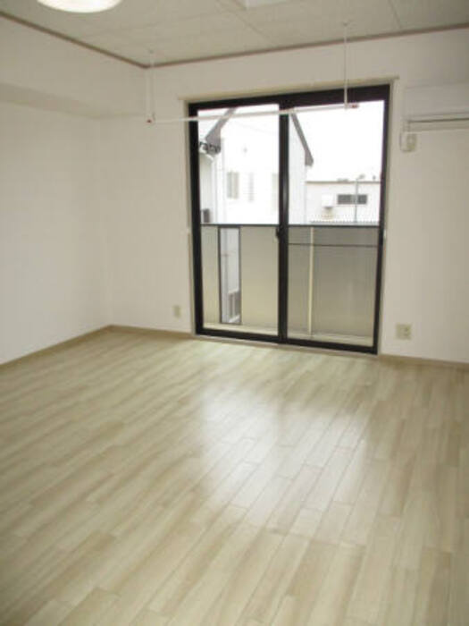 メゾン・ド・ラヴィ菰口Ⅱの居間・リビング